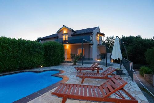 Villa Nicole Makarska Poljica — 4-Star Luxury Hotel in Imotski, Croatia