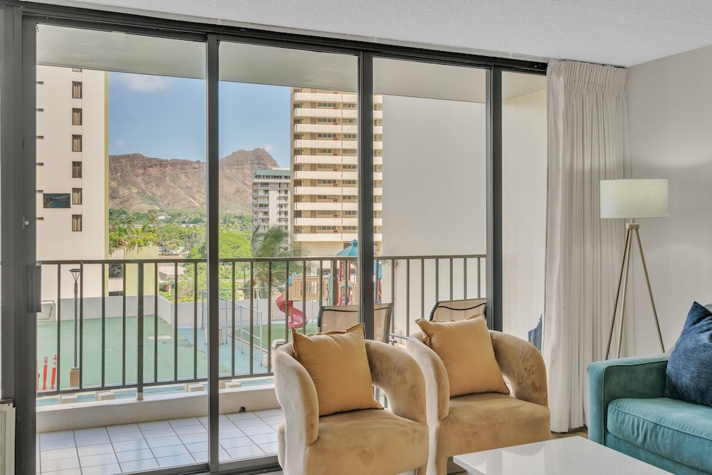 Deluxe Waikiki Condo Pool View FREE Parking & Wi Fi by Koko Resort Vacation Rentals - photo 8