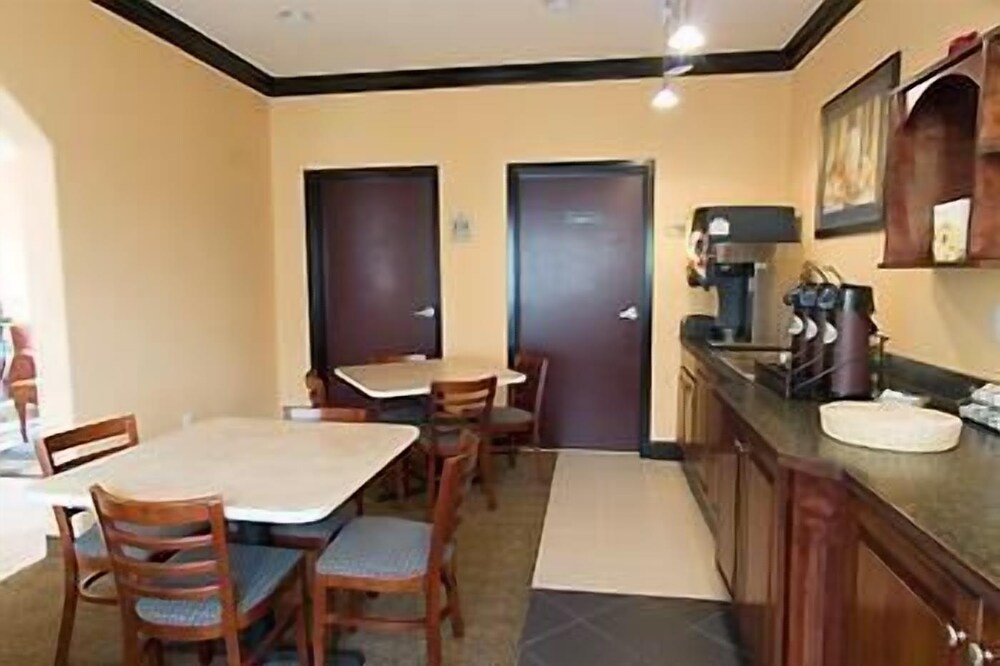 Garden Inn Hotel - photo 8