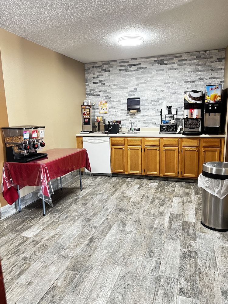 Designer Inn & Suites - photo 49
