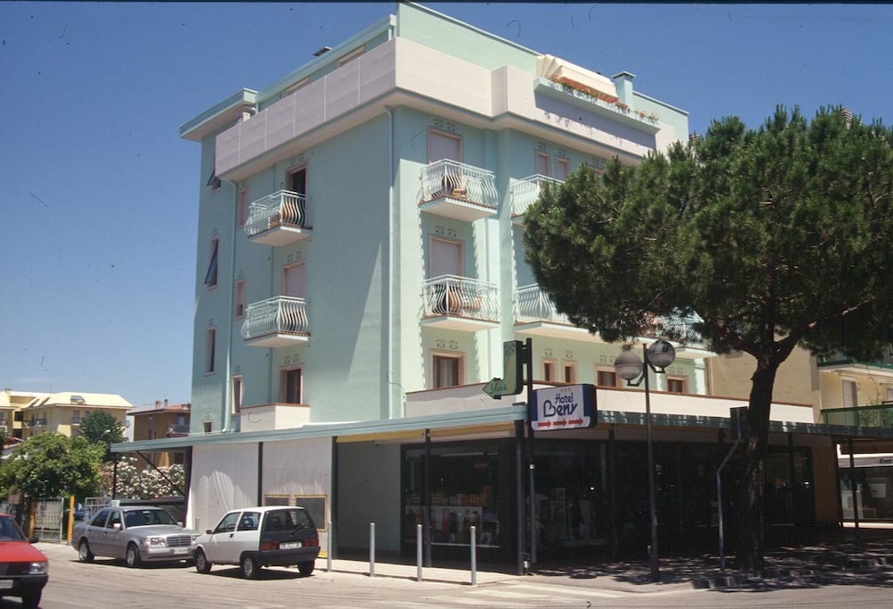 Condominio York — 4-Star Luxury Hotel in Lido Di Jesolo, Italy