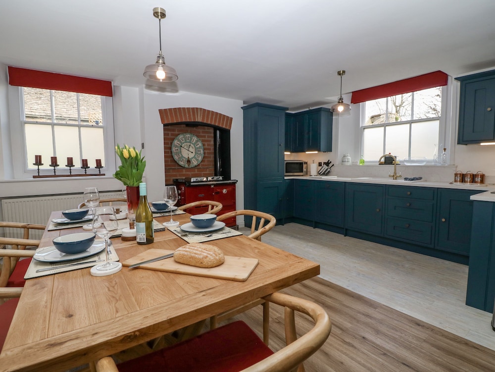 Ellie's Cottage — 4-Star Luxury Hotel in Burford, United Kingdom