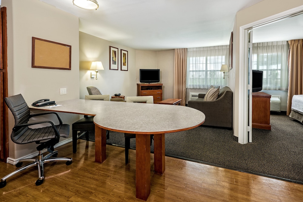 Candlewood Suites Galveston by IHG - photo 9
