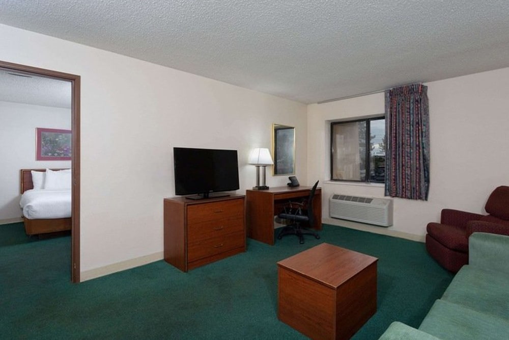 Norwood Inn & Suites by BlissPoint Post Rd Indianapolis - photo 22