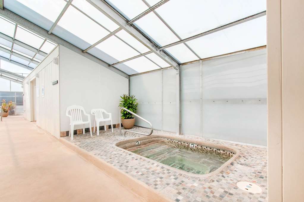 Clarion Inn Surfrider Resort - photo 36