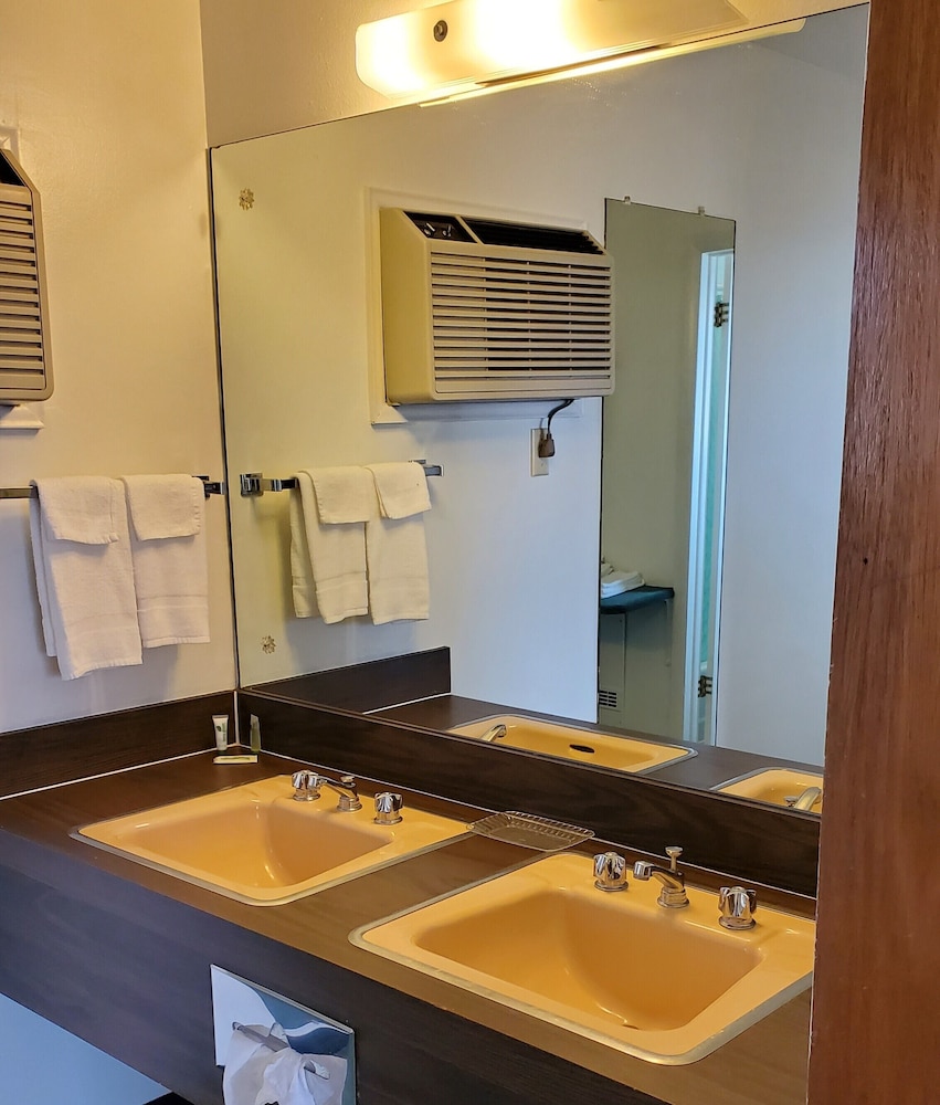 Robin Hood Motel - photo 29