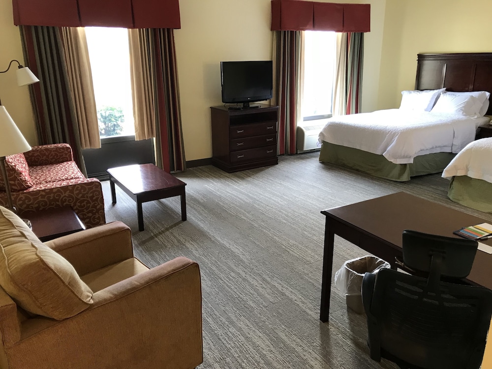 Hampton Inn & Suites Lamar - photo 17