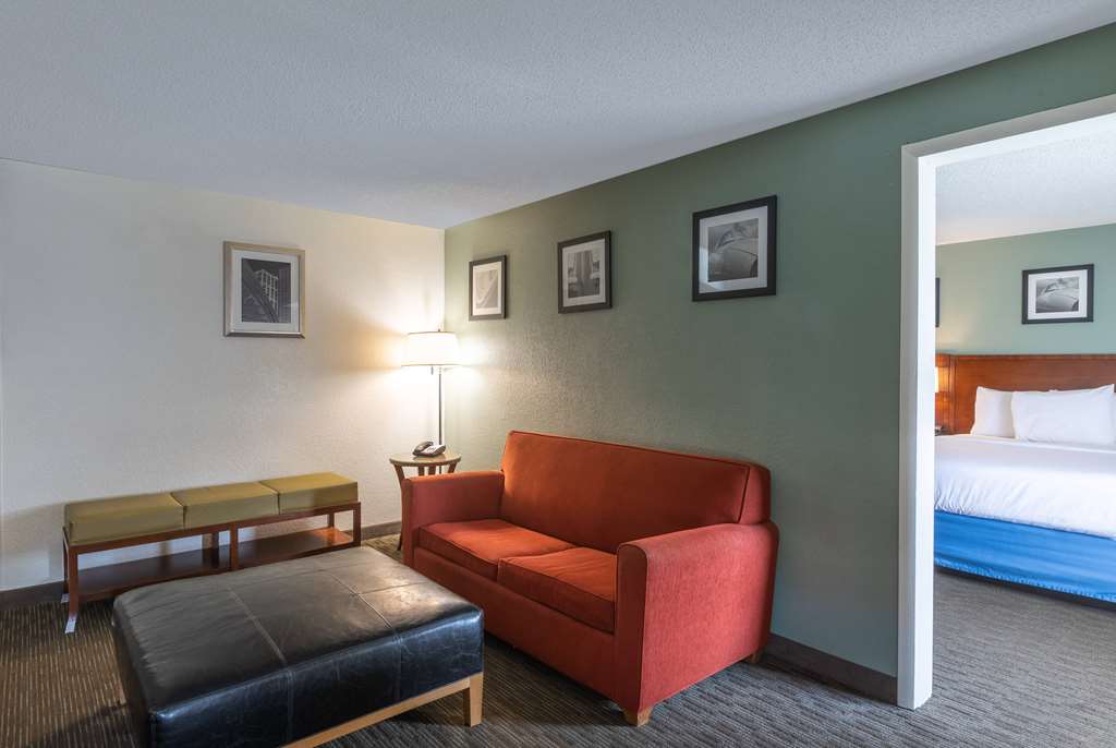 Days Inn by Wyndham Greenville - photo 14