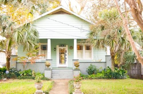 Modern & Centrally Located Stay at Calypso Dreams in Mobile, United States