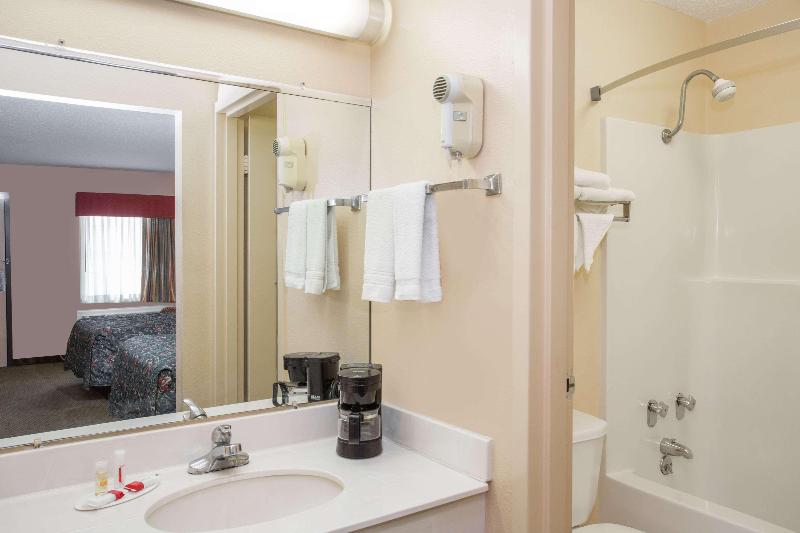 Knights Inn Grenada - photo 25