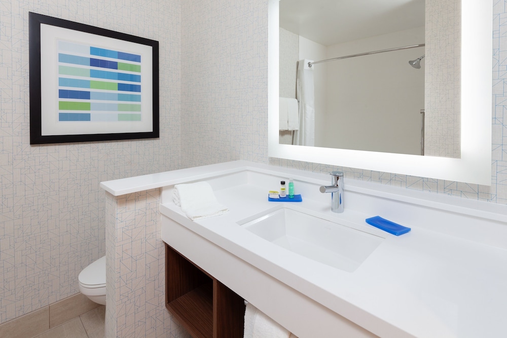 Holiday Inn Express Hotel & Suites Ventura by IHG - photo 16