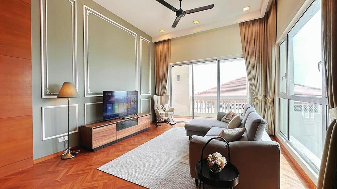Straits Quay Highest & Spacious Seaview Suite 3 — 4-Star Luxury Hotel in Tanjung Tokong, Malaysia