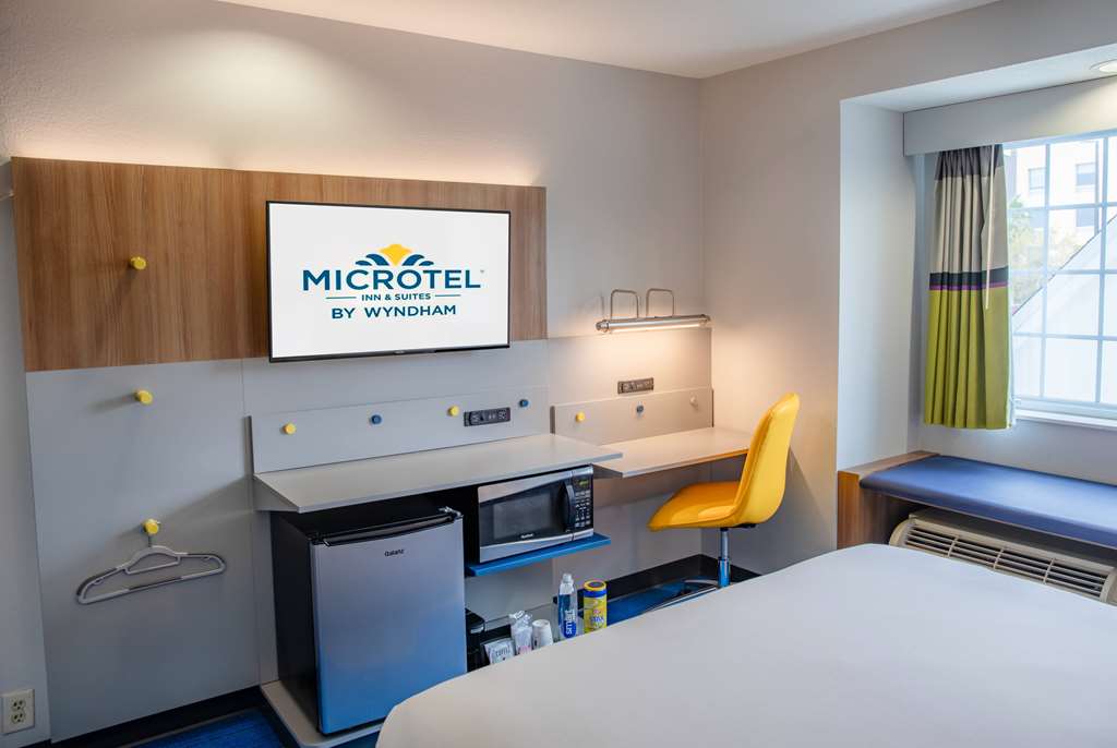 Microtel Inn & Suites by Wyndham Kingsland Naval Base I 95 - photo 32