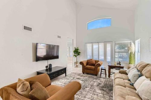 Modern Spacious 3 BR Home Pool and Game — 4-Star Luxury Hotel in Phoenix, United States