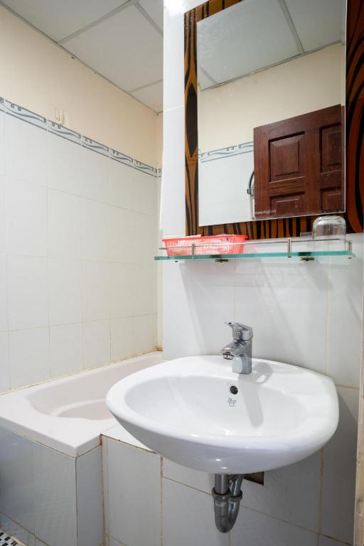 Khách Sạn Bông Sen — hotel in Vi Thanh