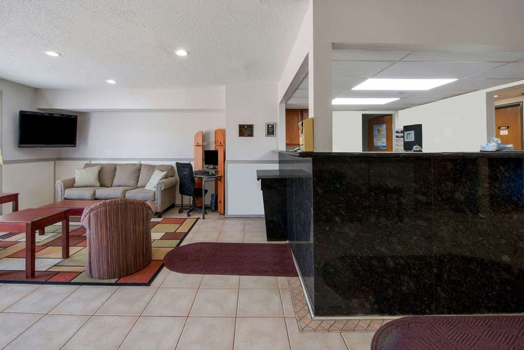 Super 8 by Wyndham College Station - photo 2