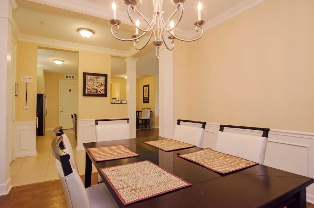 Harry Potter Themed Lake View Spacious Condo Near Universal with Extra Amenities — 4-Star Luxury Hotel in Orlando, United States