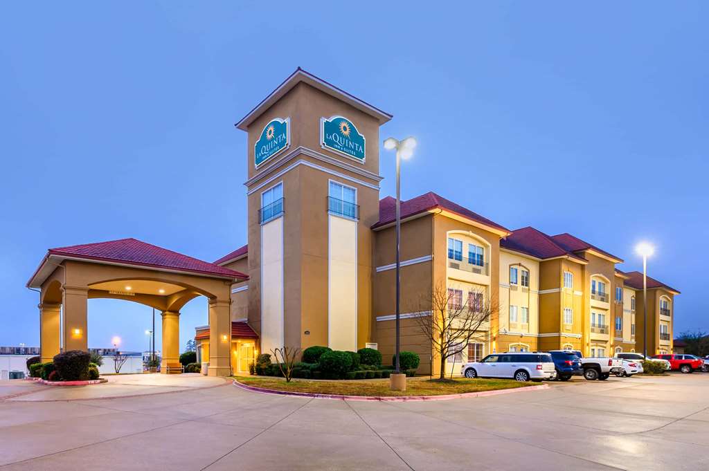 La Quinta Inn & Suites by Wyndham Longview North - photo 2