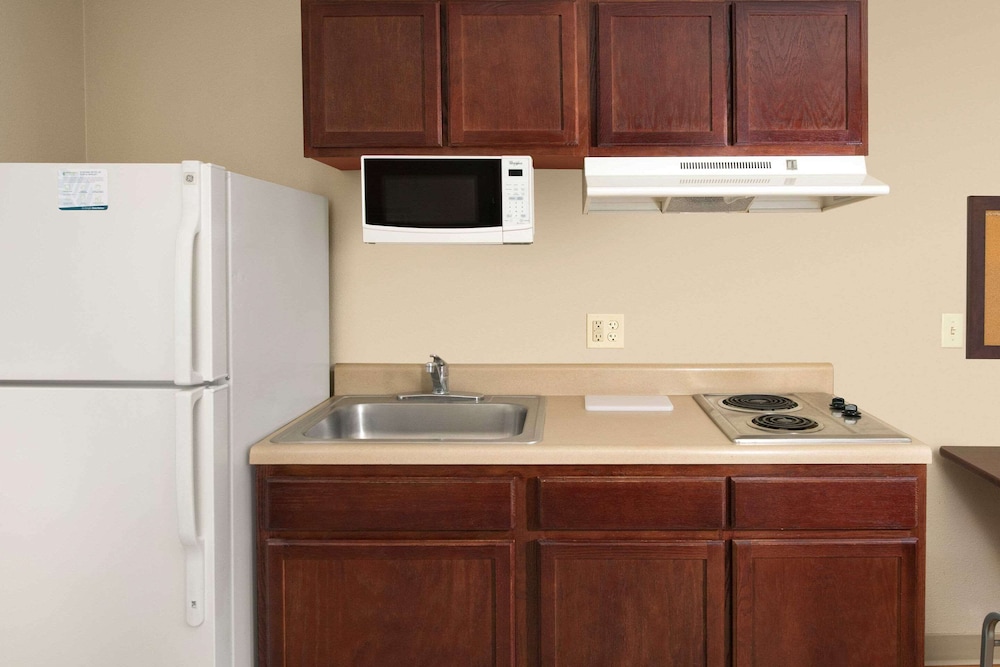 WoodSpring Suites Kansas City Liberty - photo 11