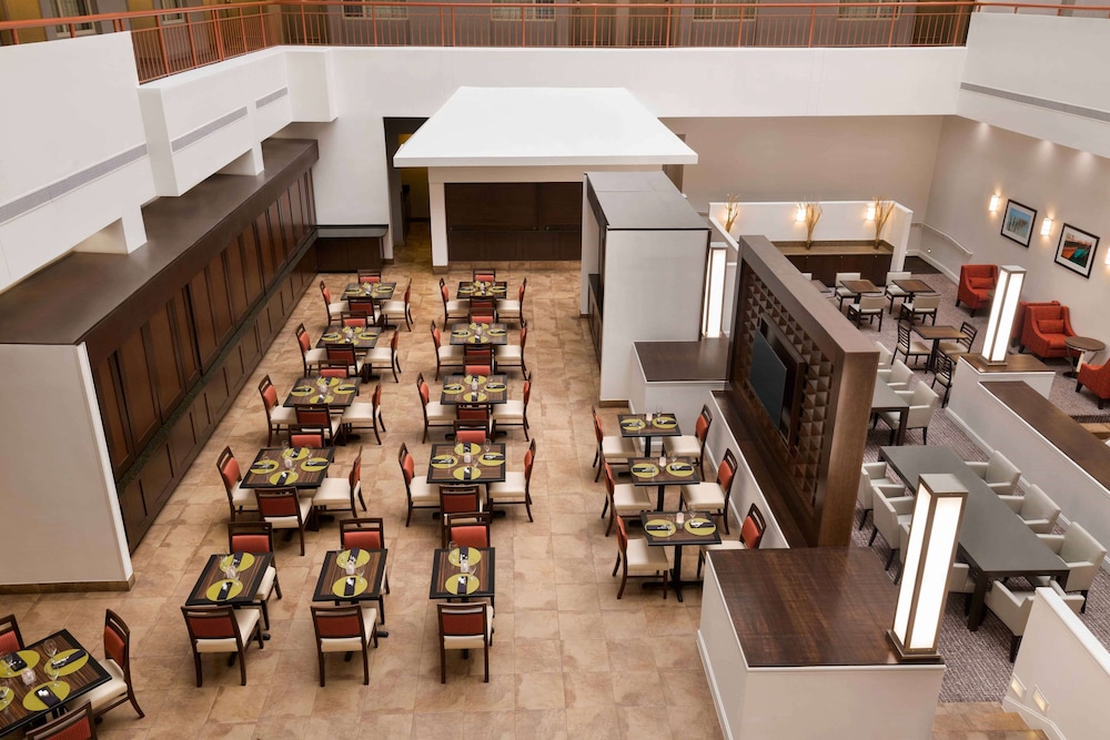 Embassy Suites by Hilton Baltimore at BWI Airport - photo 4