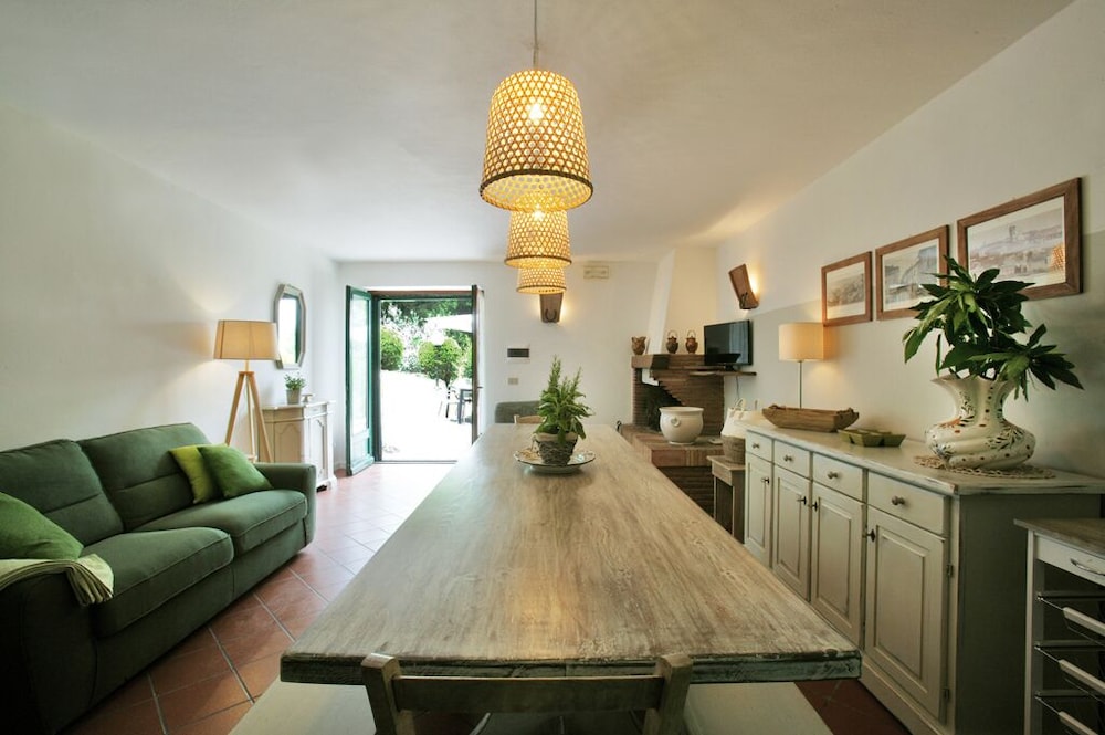 Agriturismo Casale Le Crete — 4-Star Luxury Hotel in Acquapendente, Italy