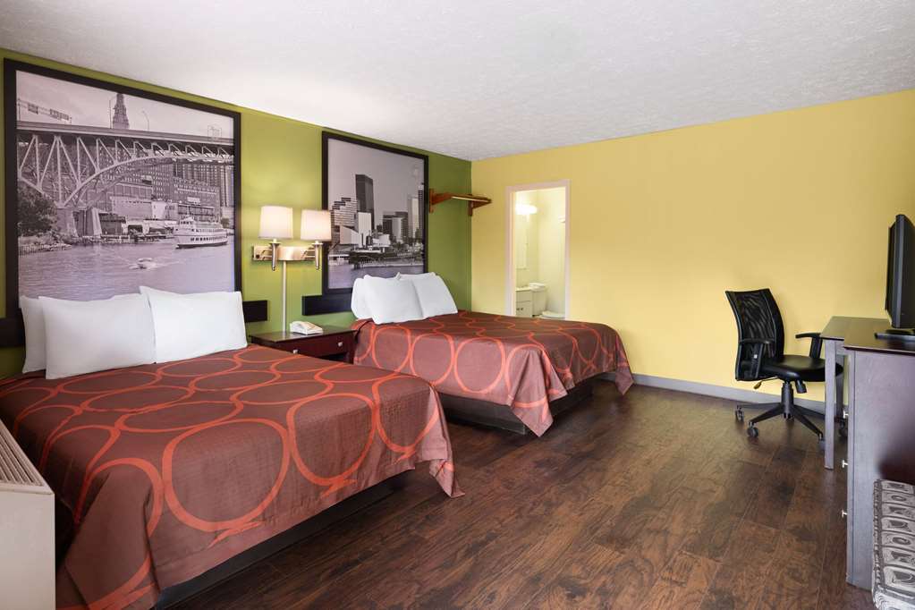 Super 8 by Wyndham Youngstown Girard - photo 12