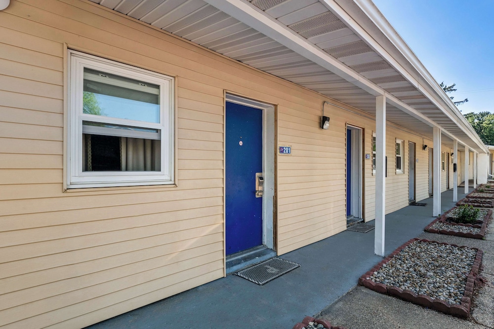 Americas Best Value Inn Jonesville Hillsdale - photo 29