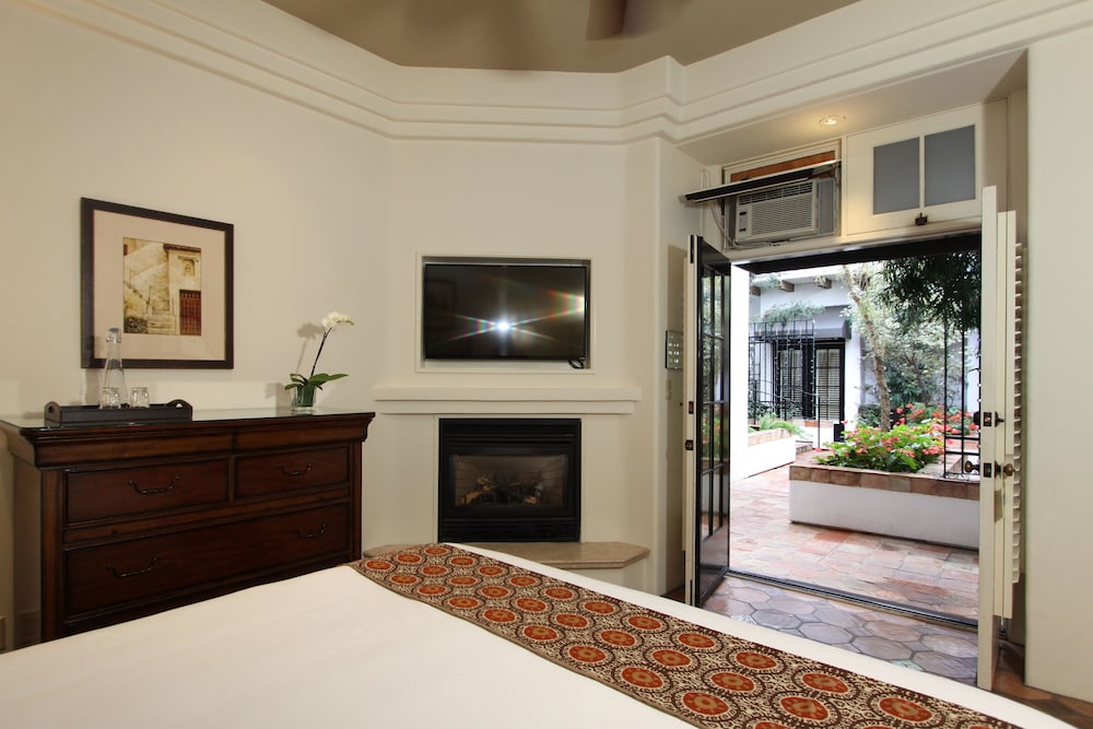 Cypress Inn - photo 11