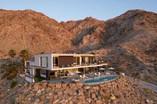 The Dream House Modern Estate Perched Above Palm Desert — 4-Star Luxury Hotel in Palm Desert, United States
