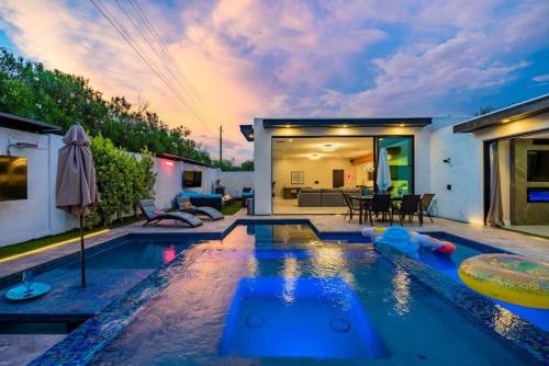 Luxury Villa 5mins to Old Town w Pool Fire pit and BBQ — 4-Star Luxury Hotel in Scottsdale, United States