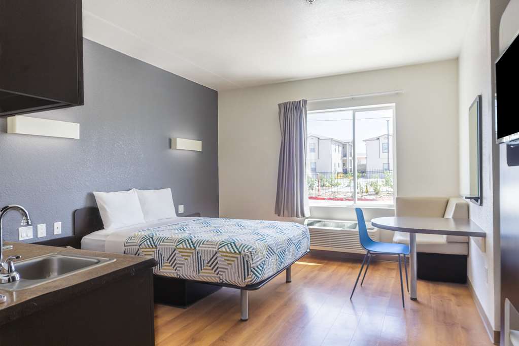 Motel 6 Laredo TX Airport - photo 5