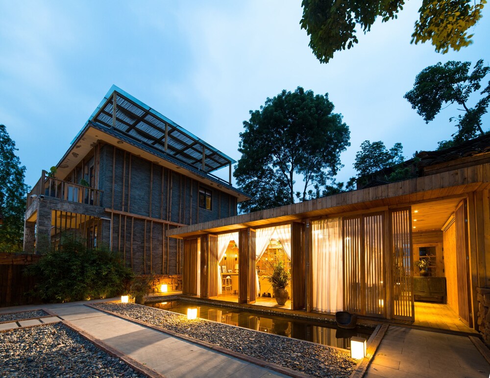 Panhuan Xiaozhu Hotel — hotel in Meishan