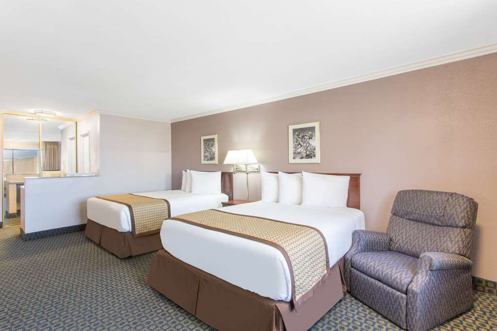 Days Inn by Wyndham Indio - photo 6
