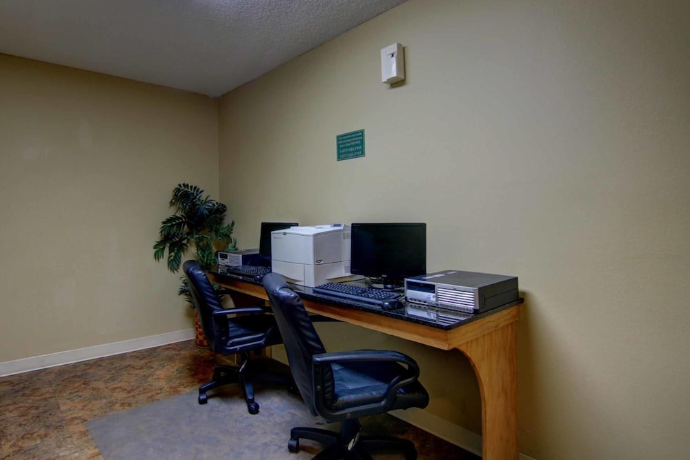InTown Suites Extended Stay Atlanta GA Marietta Roswell Rd - photo 32