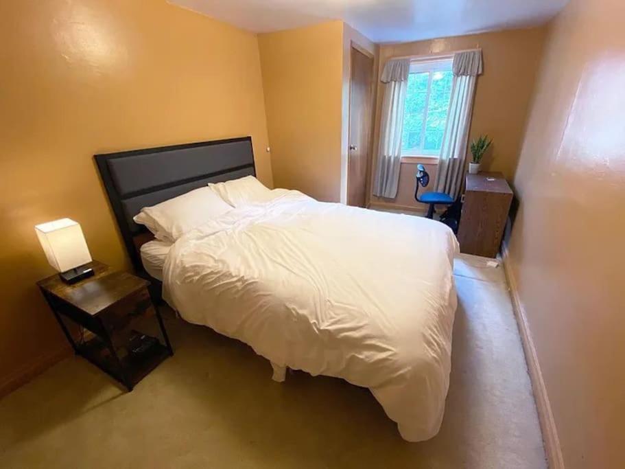 Pittsburgh’s South Side 3BD 2 miles to PNC park in Pittsburgh, United States