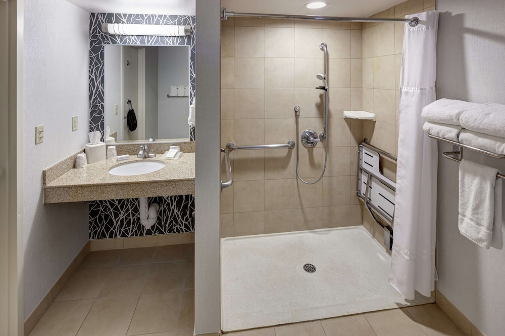 Hilton Garden Inn Naperville Warrenville - photo 24