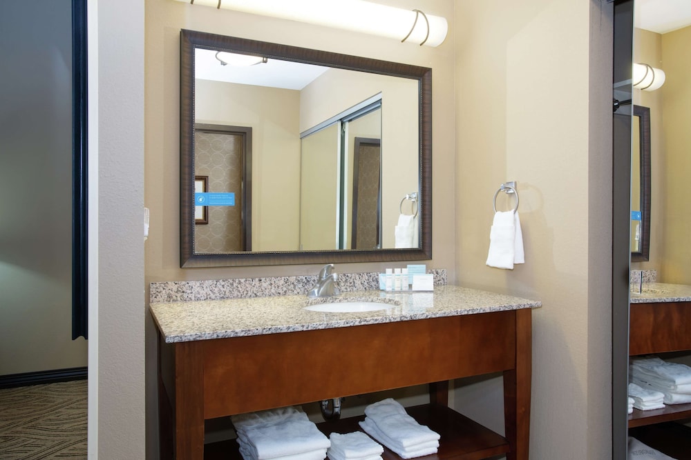 Hampton Inn & Suites I 35 Mulvane - photo 17