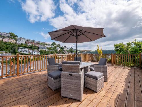 Townhouse with Garden Parking & River Dart Views — 4-Star Luxury Hotel in Dartmouth, United Kingdom