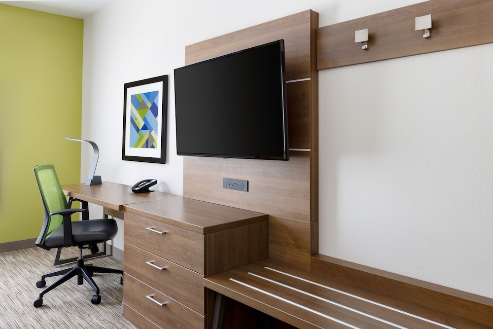 Holiday Inn Express & Suites Oakhurst Yosemite Park Area - photo 38