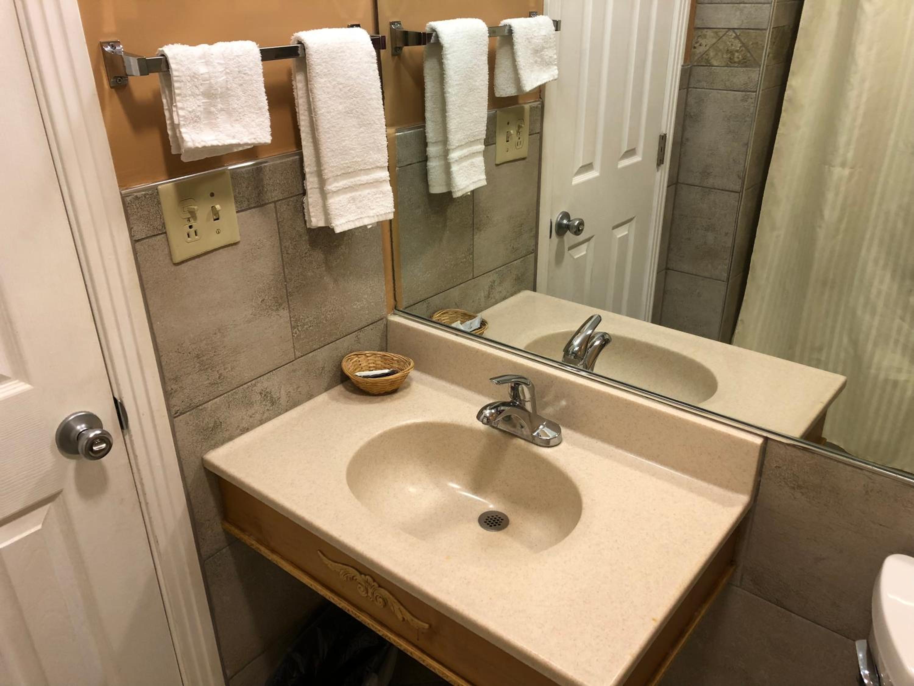 Whittier Travel Inn - photo 41