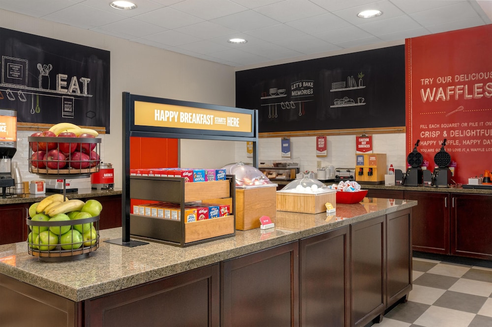 Hampton Inn & Suites Wilkes Barre Scranton - photo 28
