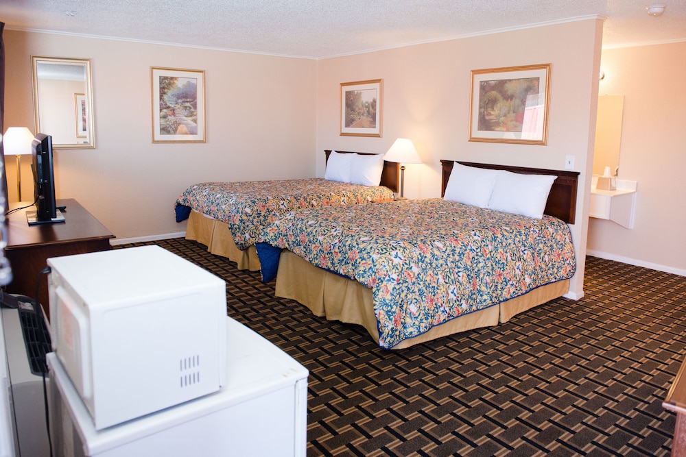 Grand View Plaza Inn & Suites - photo 34