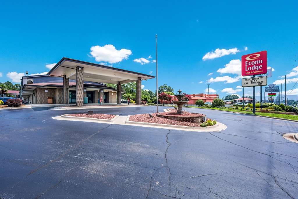 Econo Lodge Inn & Suites Huntsville University Area — hotel in Huntsville