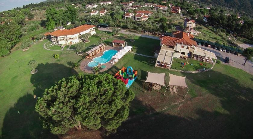 Top Studios - carbon neutral hotel in Unknown City