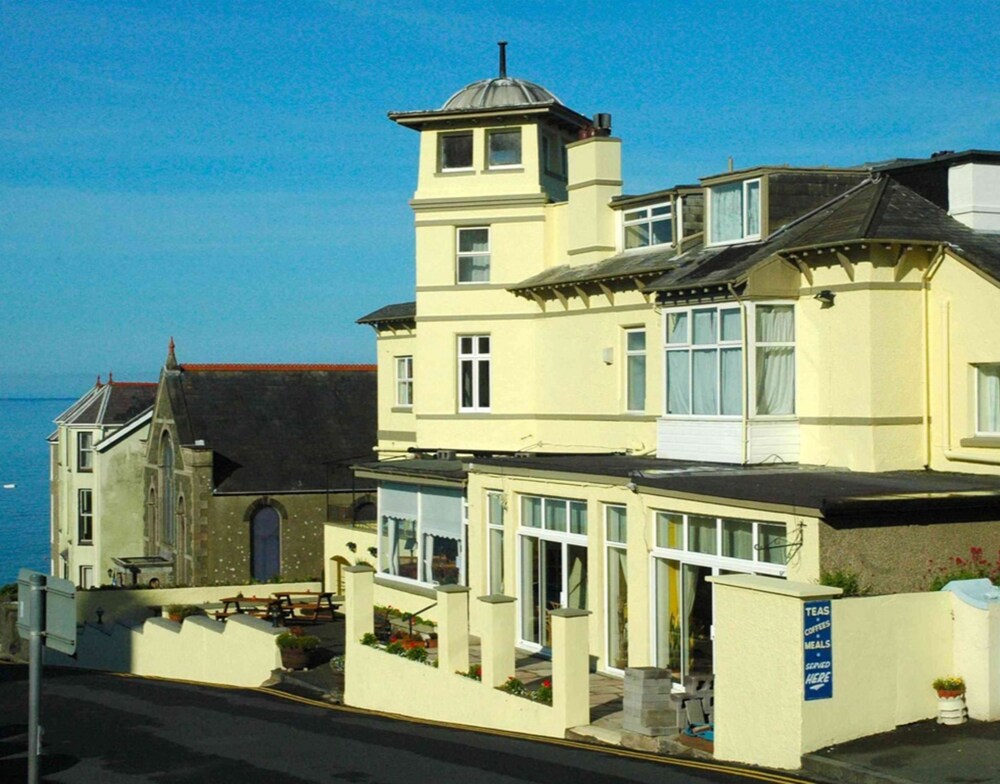 Marine Hotel - carbon neutral hotel in Criccieth