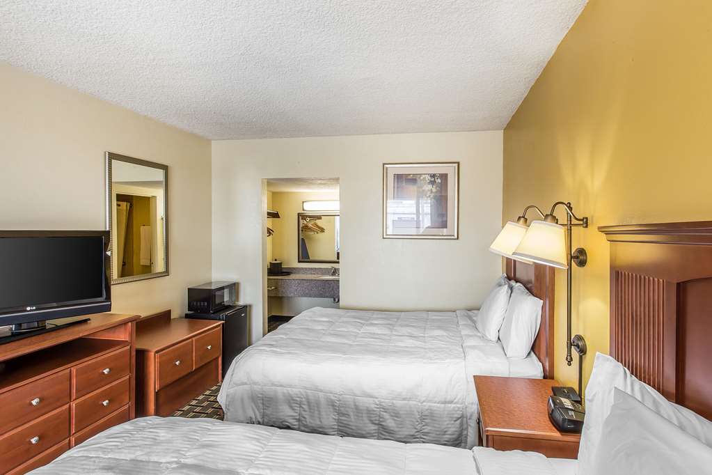 Econo Lodge Byron - photo 6