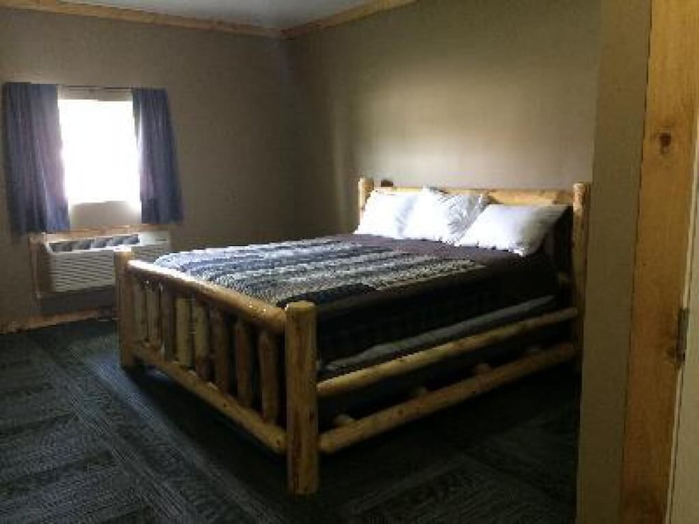 Big Horse Inn and Suites - photo 12