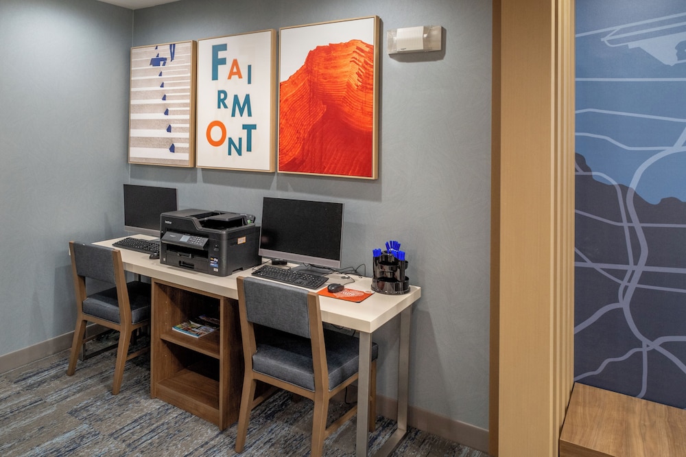 Holiday Inn Express and Suites Fairmont by IHG - photo 60