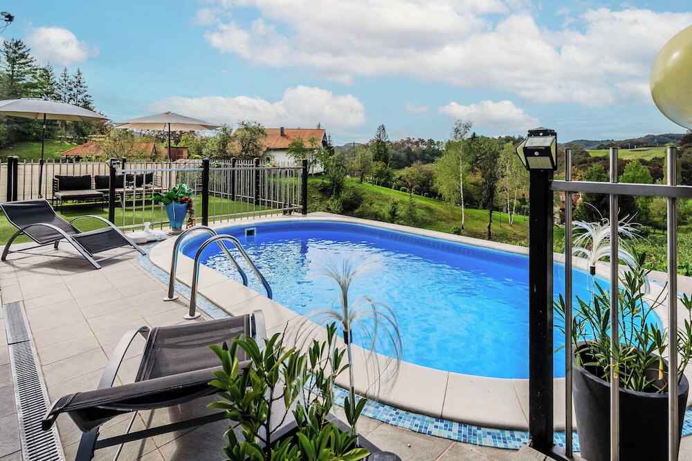 Riverside House With Pool and Hot Tub — 4-Star Luxury Hotel in Karlovac, Croatia