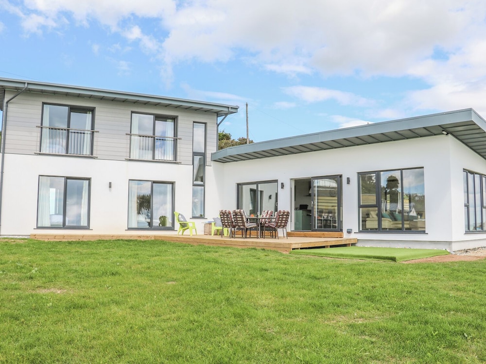 Beach House — 4-Star Luxury Hotel in Gorey, Republic of Ireland